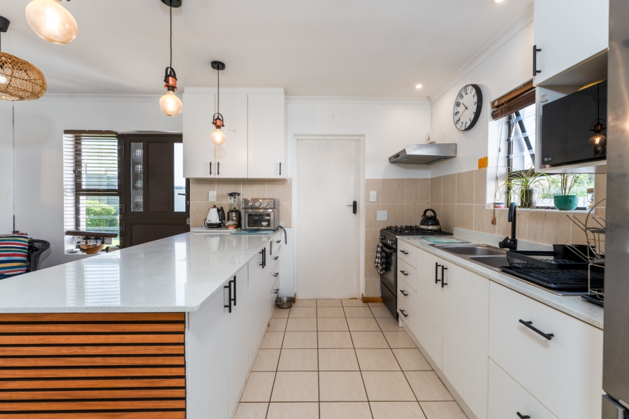 To Let 2 Bedroom Property for Rent in Fish Hoek Western Cape